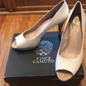 Vince Camuto Open toed pumps